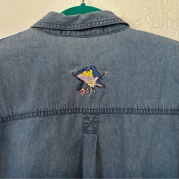 Vintage 90’s lightweight denim short sleeve button up with bird embroidery - Picture 8 of 8
